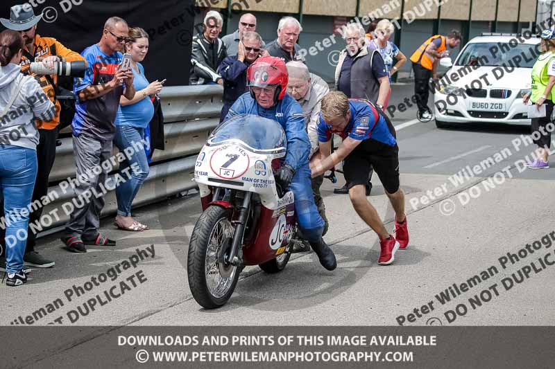 Vintage motorcycle club;eventdigitalimages;mallory park;mallory park trackday photographs;no limits trackdays;peter wileman photography;trackday digital images;trackday photos;vmcc festival 1000 bikes photographs